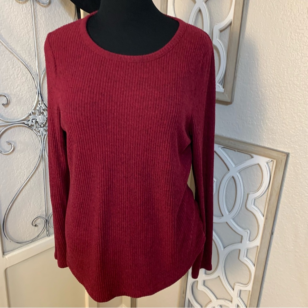 Old navy comfy shirt top light to medium weight. Like new.